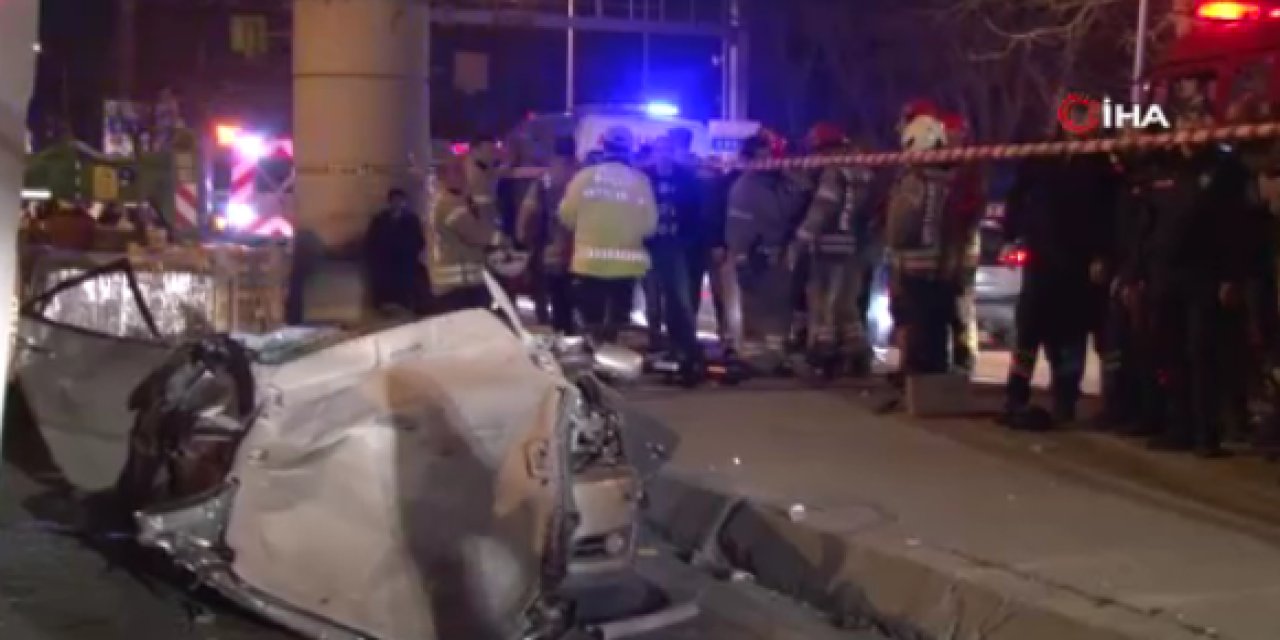 Tır otomobilin üzerine devrildi, 4 kişi hayatını kaybetti