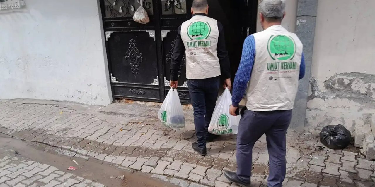 Cizre'de yüzlerce aileye Ramazan yardımı