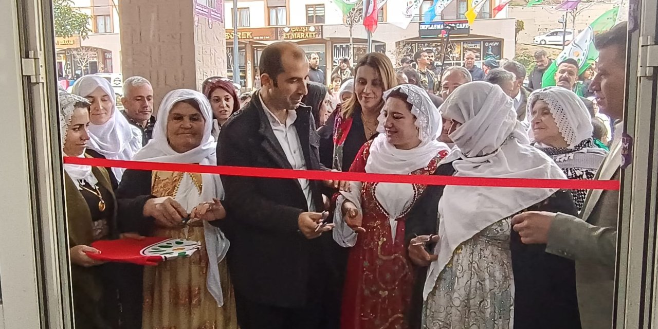 DEM Partiden Şırnak’ta halaylı seçim bürosu açılışı