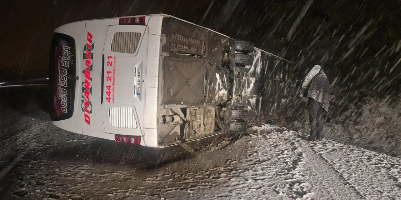 Yolcu otobüsü devrildi: 16 yaralı