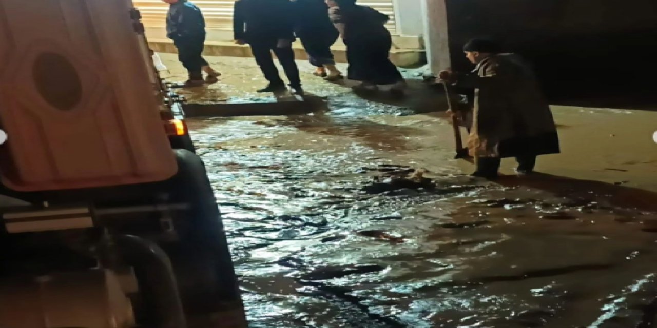 Cizre'de eğitime sağanak yağış ve sel engeli!