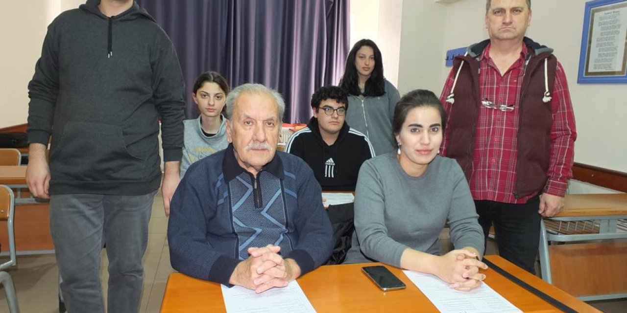 Ziraat Bankasından emekli olan 73 yaşındaki Işıktaş, üniversite sınavlarına hazırlanıyor