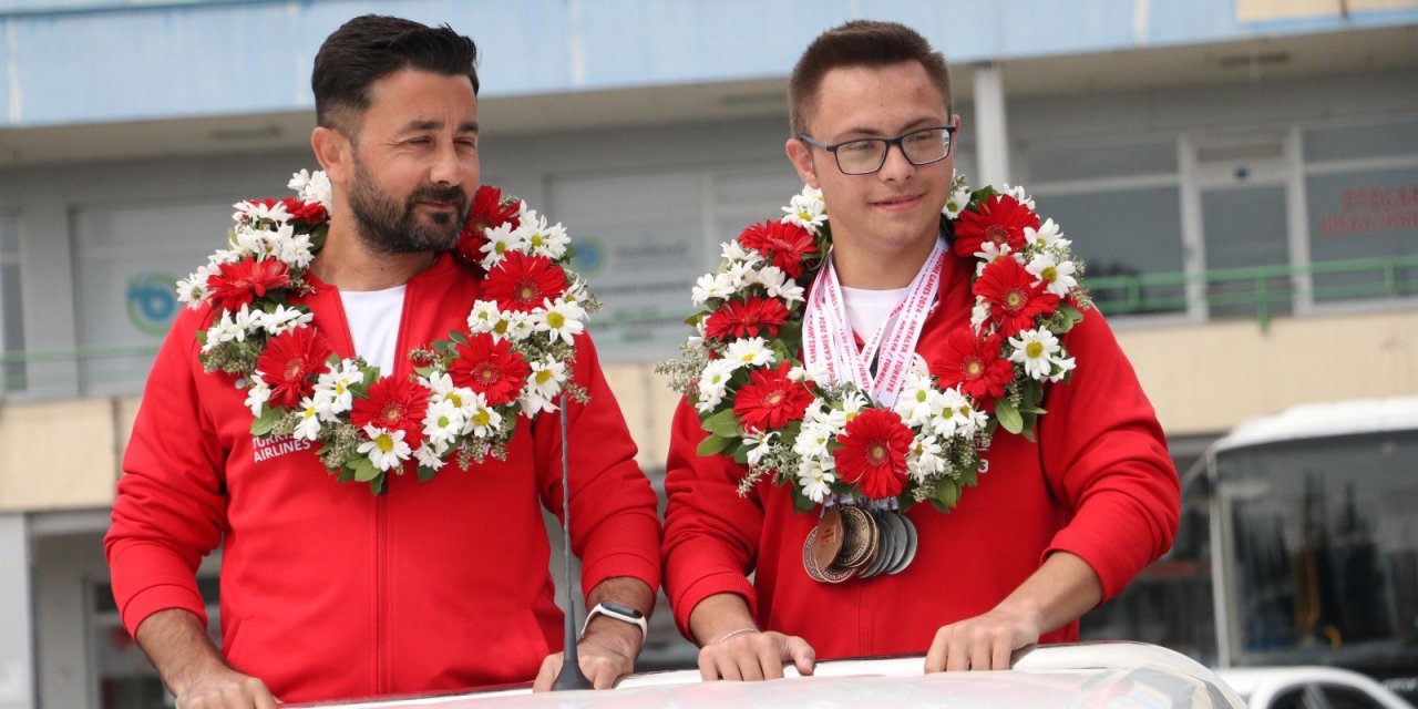 Down sendromlu Dünya şampiyonu Sporcuya muhteşem karşılama