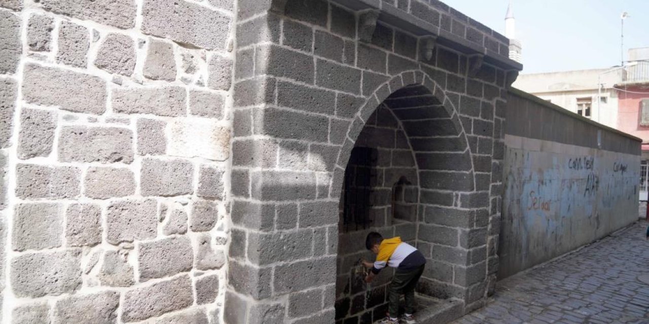 Diyarbakır’da 3 tarihi çeşmede yeniden su akmaya başladı