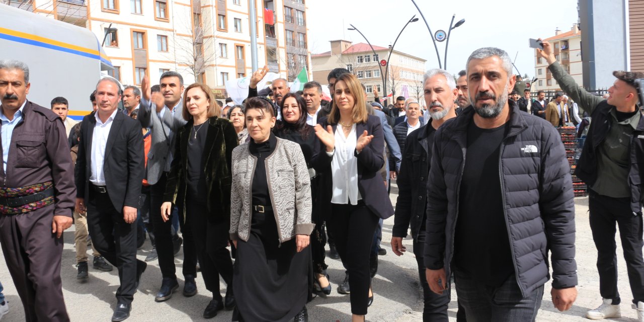 Leyla Zana'yı Şırnak'ta binlerce kişi karşıladı