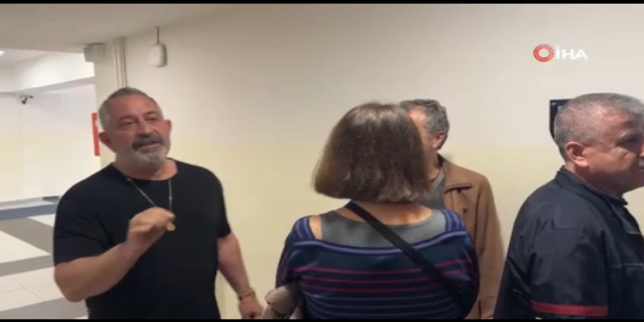 Cem Yılmaz oyunu kullanırken de herkesi kahkahaya boğdu