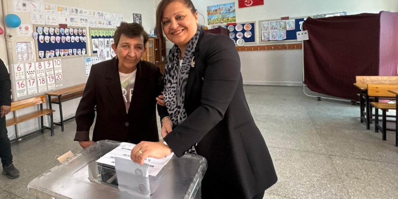 Afyon’un Cumhuriyet tarihi boyunca seçilen ilk kadın belediye başkanı oldu