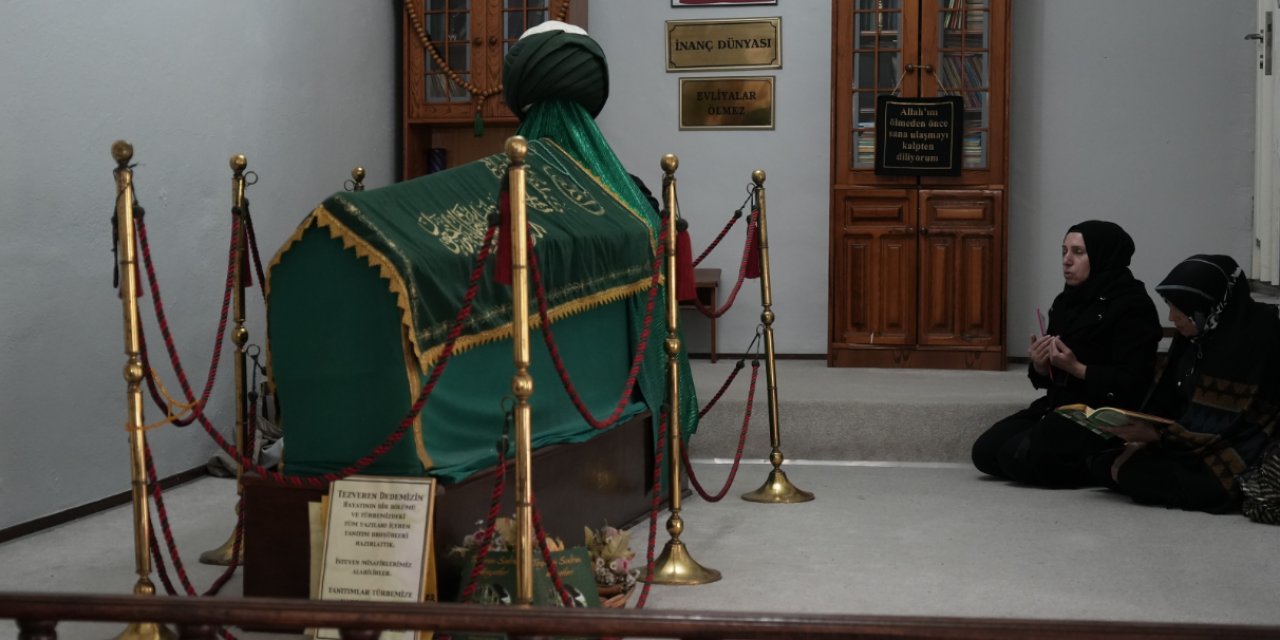 Evin İçindeki Türbe Vatandaşların Dikkatini Çekiyor