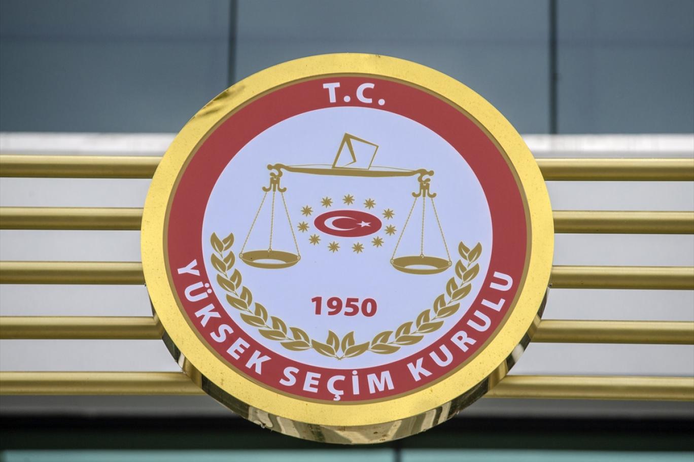 Ankara'da YSK yakınında yangın
