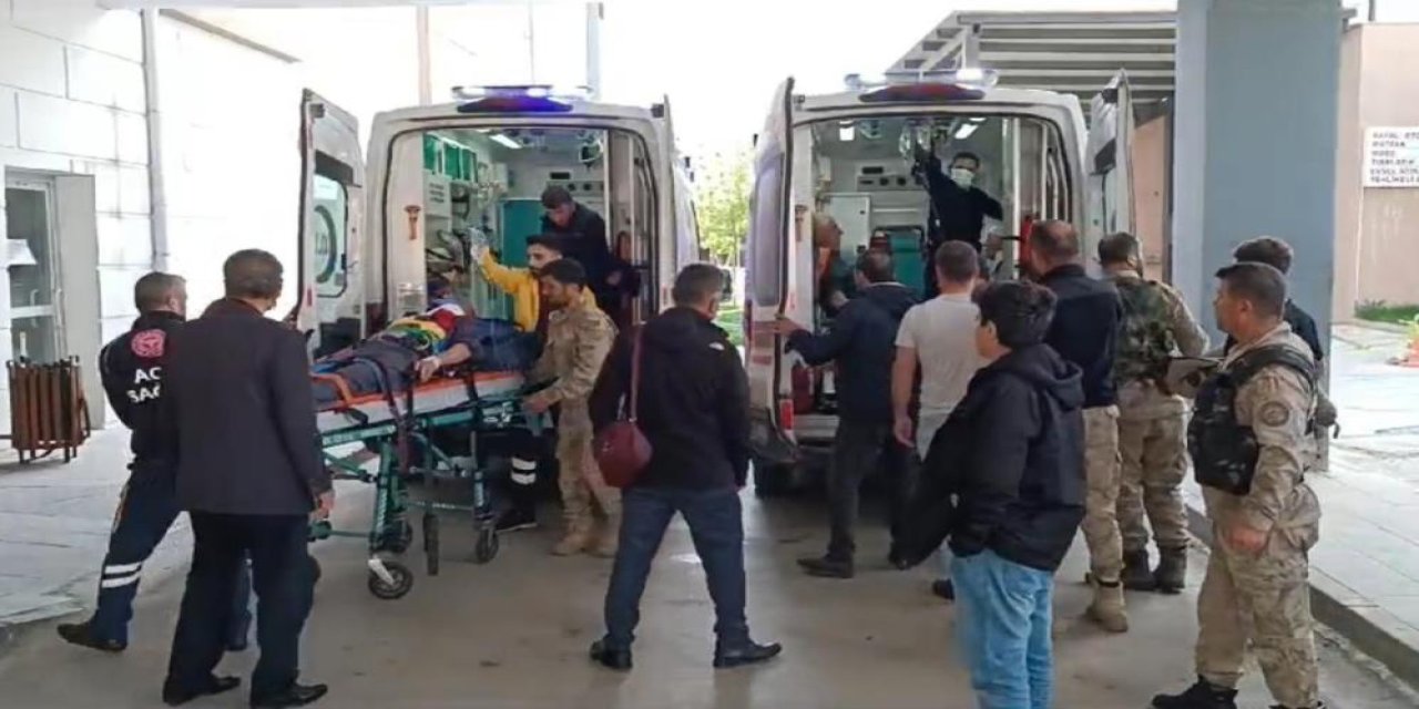 Batman’da bayram alışverişine giden köy servisi şarampole devrildi: 10 yaralı
