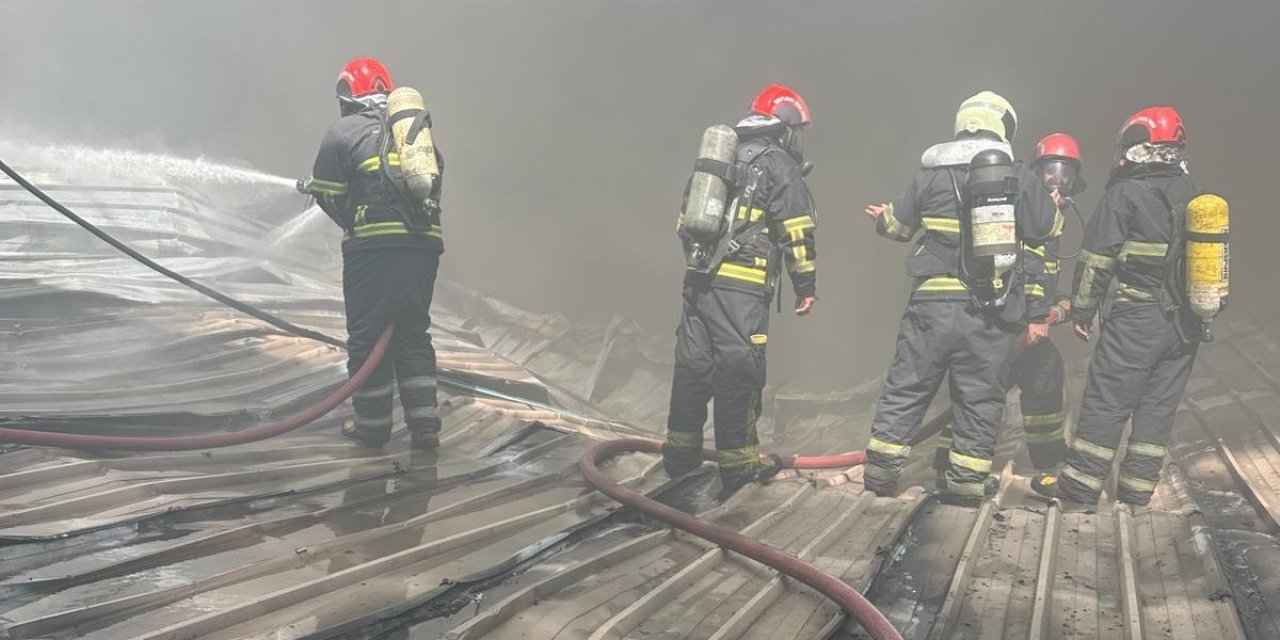 OSB'deki tekstil fabrikası alev alev yandı