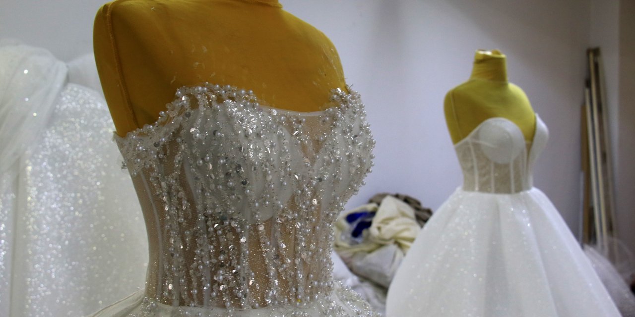 Düğün Sezonu Başlıyor: Gelinlik Fiyatları Dudak Uçuklatıyor
