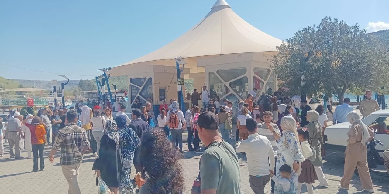 Halfeti'ye dört günde 11 bin 282 araç giriş yaptı