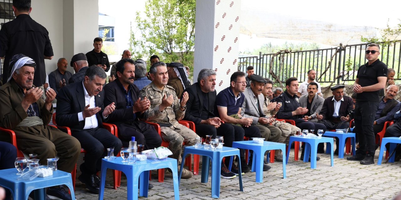 Şırnak Valisi Cevdet Atay, Trafik kazasında ölen vatandaşların taziyesine katıldı