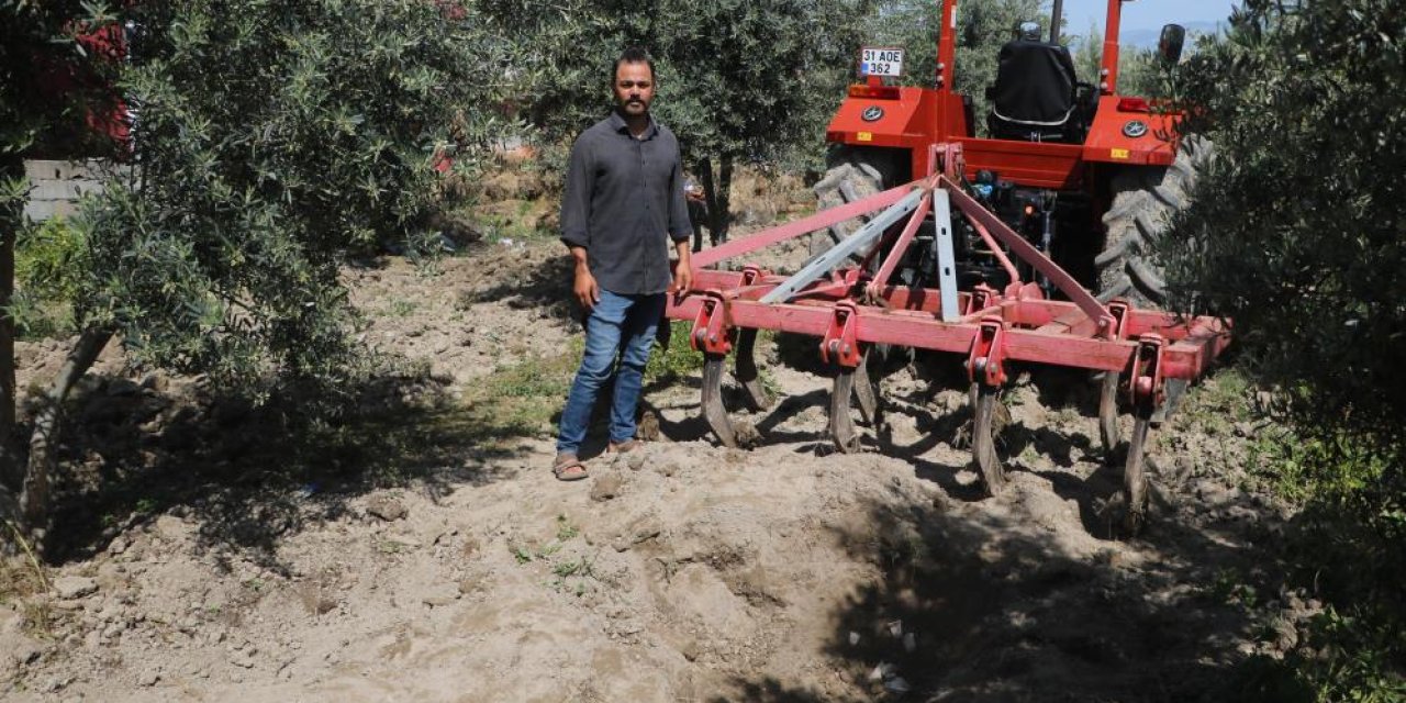 Bahçesini çapalayan çiftçinin pulluğuna takılan küpten Bizans dönemi sikkeleri çıktı