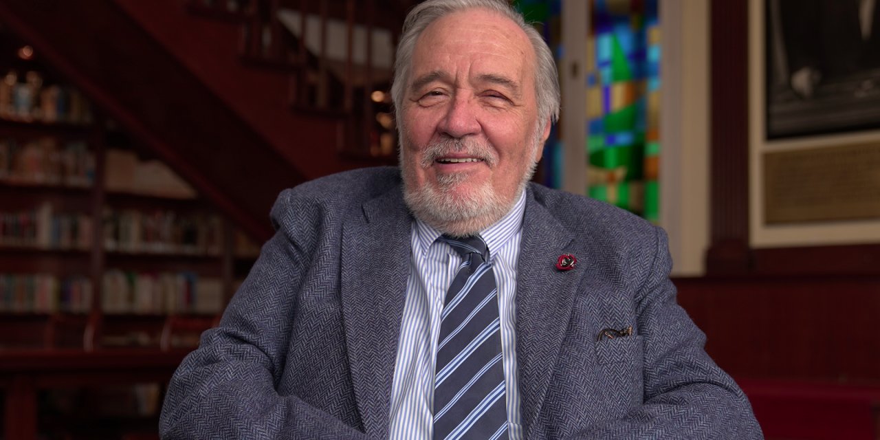 Tarihçi ve Yazar İlber Ortaylı THY uçağında rahatsızlandı