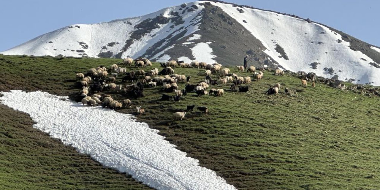 Yüksekova’da 2 mevsim bir arada