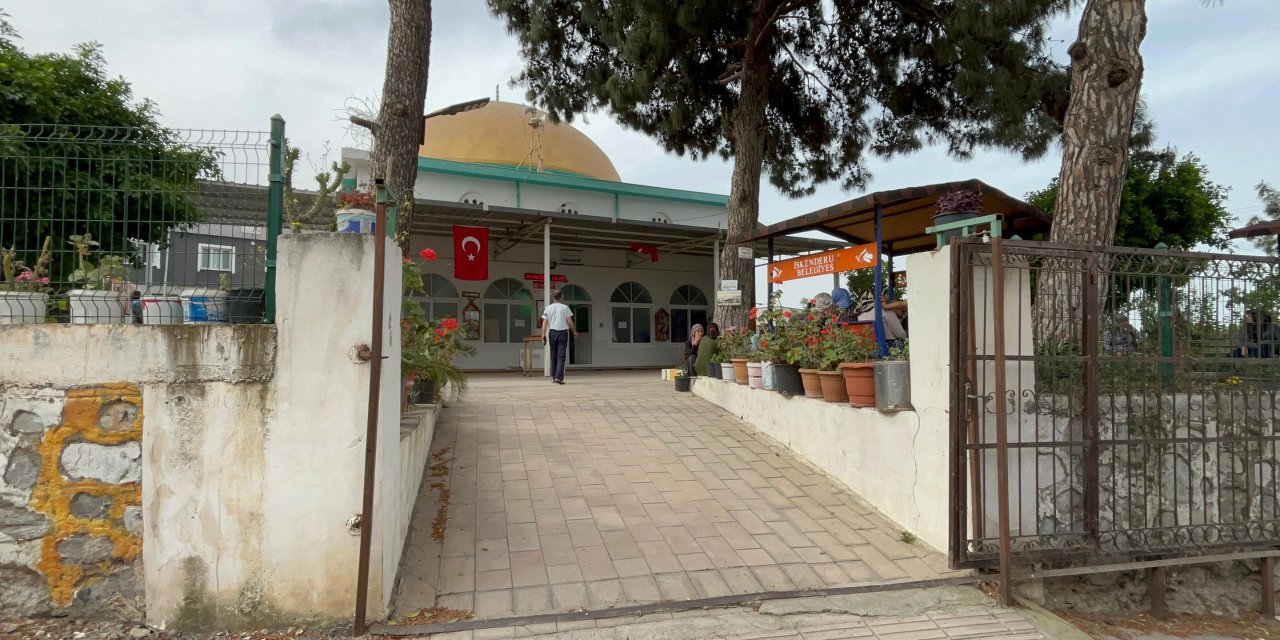 Sabah namazına giden imam silahlı saldırıya uğradı