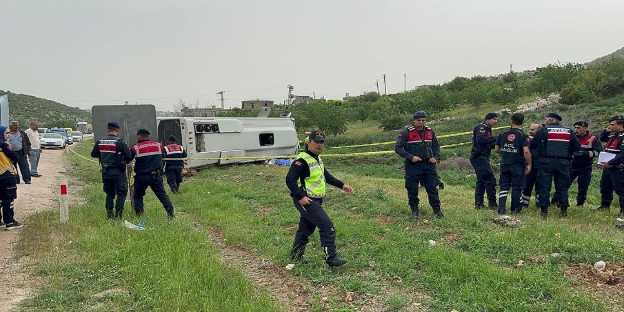 Gaziantep’te yolcu taşıyan midibüs devrildi: 1 ölü, 7 yaralı