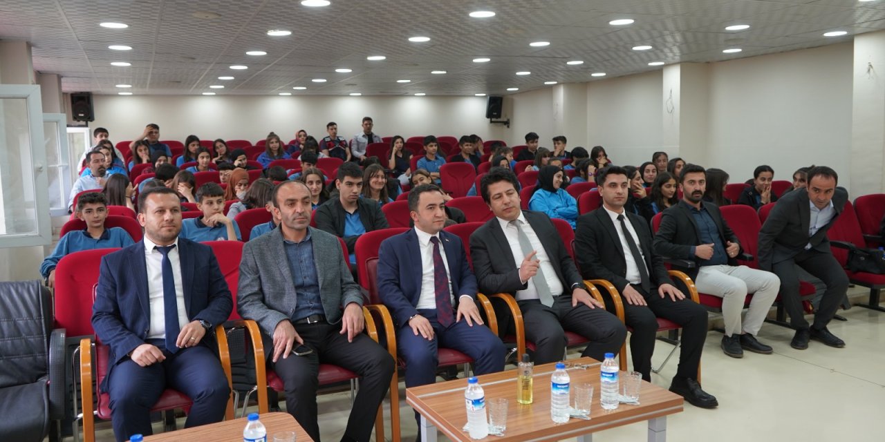 Şırnak'ta ihmal, istismar, şiddet ve sosyal medya kullanımı eğitimi verildi