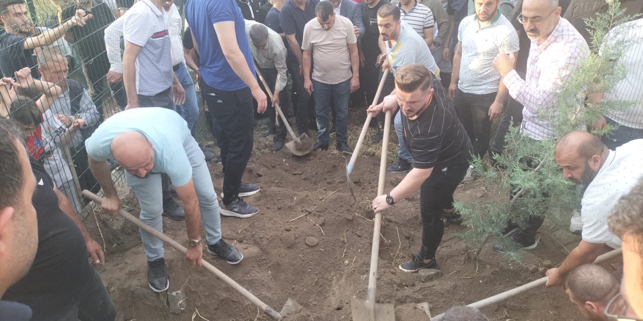 GENÇ MENAJERİN CENAZESİ DUALAR EŞLİĞİNDE DEFNEDİLDİ