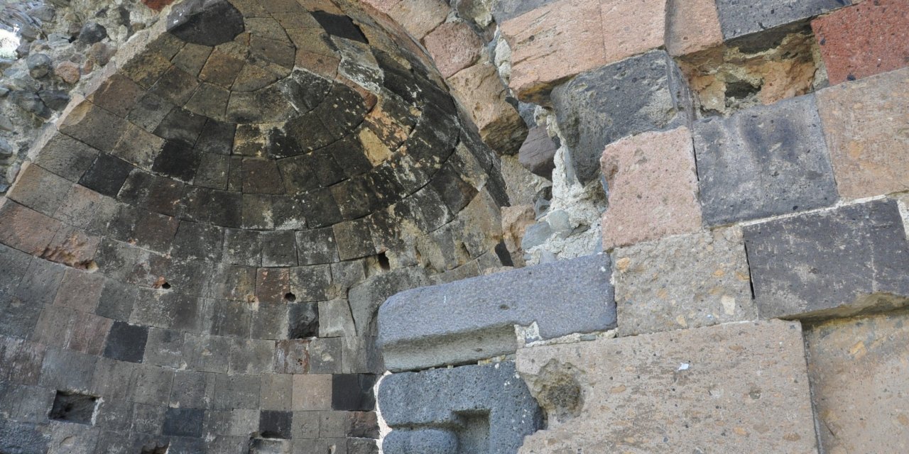 150 yıllık Kilise talan edildi