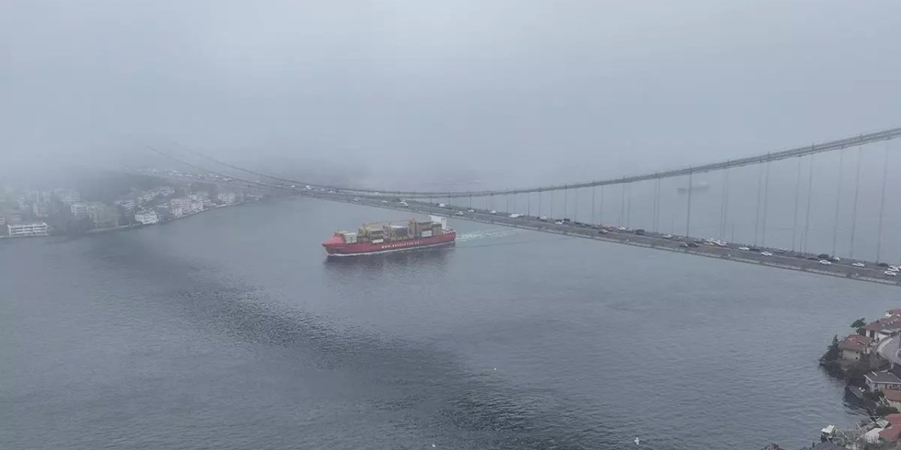 İstanbul Boğazı'nda gemi trafiği askıya alındı