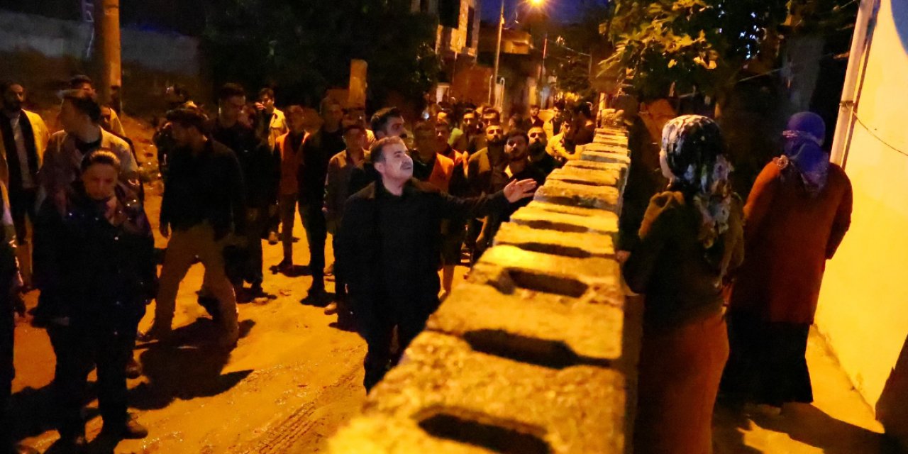 Vali Atay sel bölgesinde incelemelerde bulundu