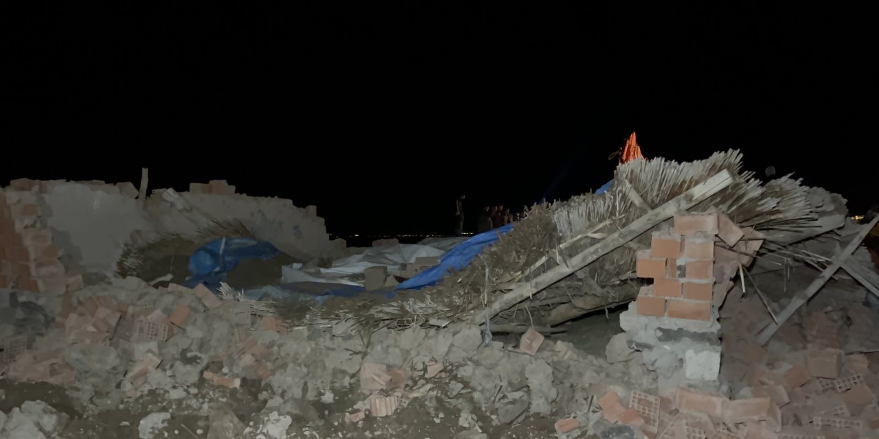 Şiddetli yağıştan mandıra çöktü: 750 küçükbaş hayvan göçük altında kaldı