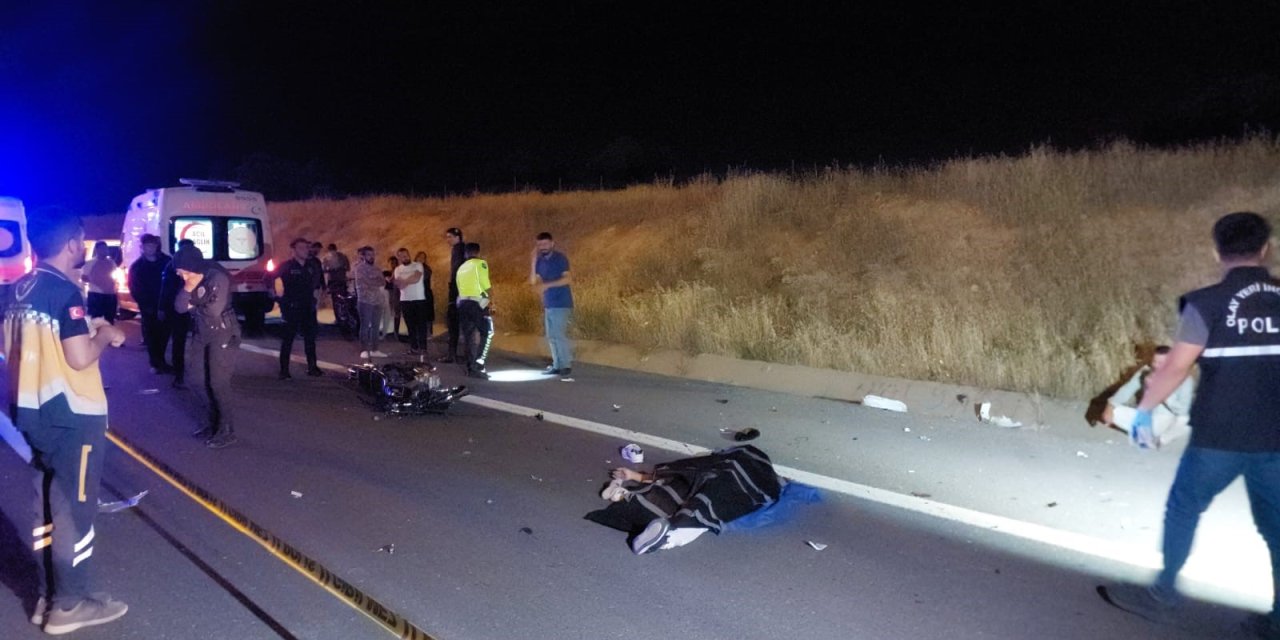 İki motosiklet çarpıştı, 2 sürücü de hayatını kaybetti