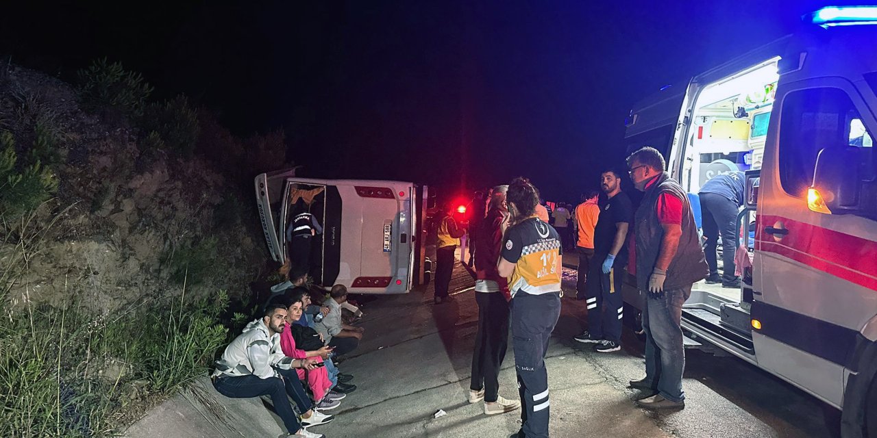 Midibüs Şarampole Uçtu: 25 Öğrenci Yaralı!