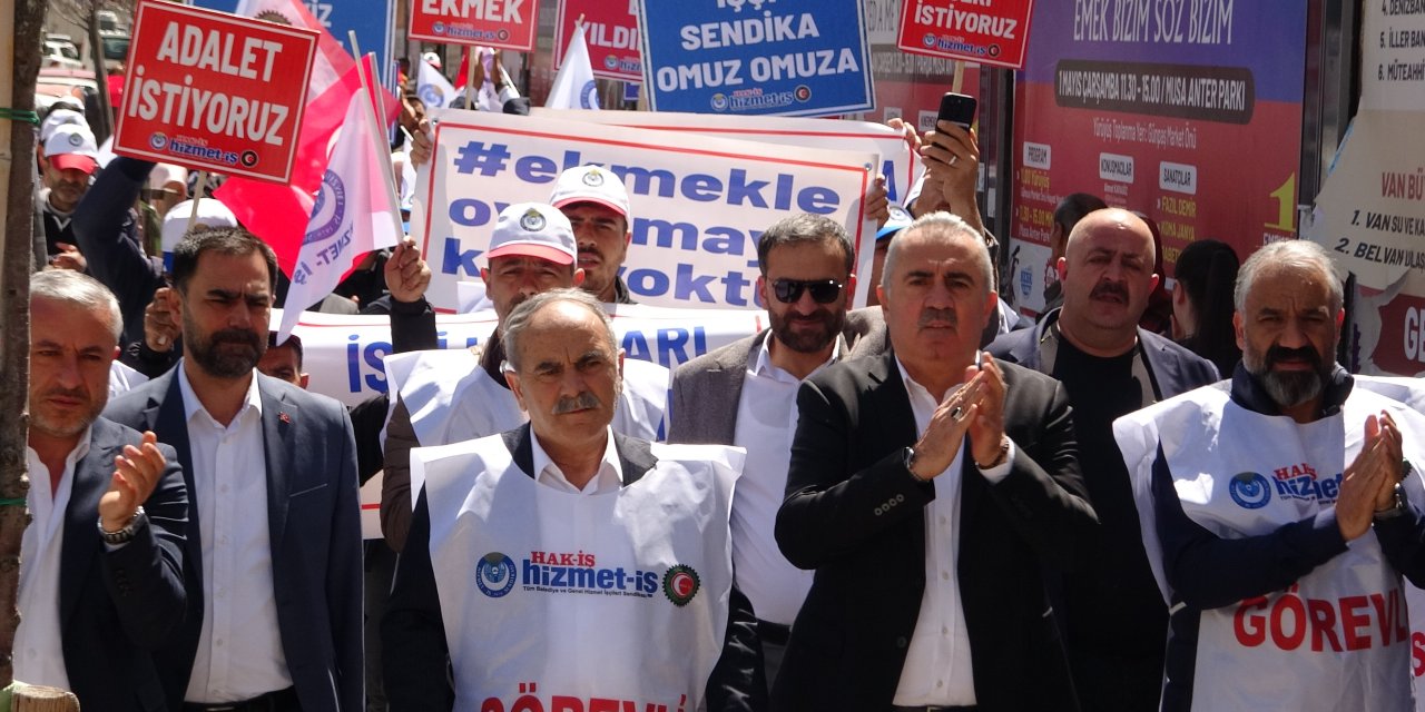 DEM Partili belediyelerde işten çıkarılan işçiler yürüyüş düzenledi.