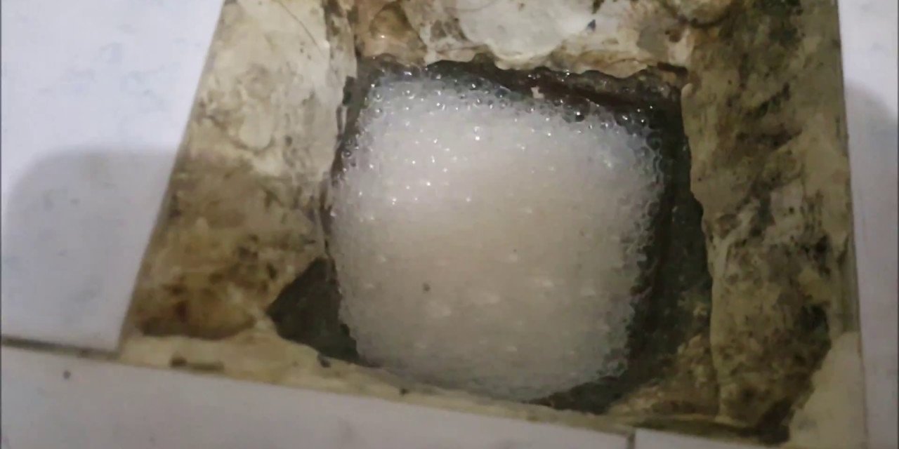 Banyo giderini açmanızı sağlayacak tüyo. Tıkalı gideri açmanızı sağlayacak karışım