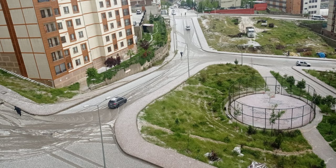 Şırnak'ta  dolu yağışı etkili oldu