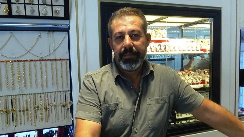 DİYARBAKIR’DA KUYUMCUDAN GENÇLERE DİJİTAL PARA UYARISI