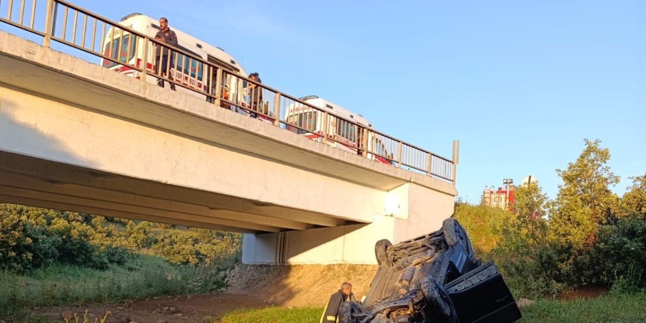 Şırnak-Mardin Yolu'nda Kontrolden Çıkan Otomobil Şarampole Devrildi: 2 Yaralı