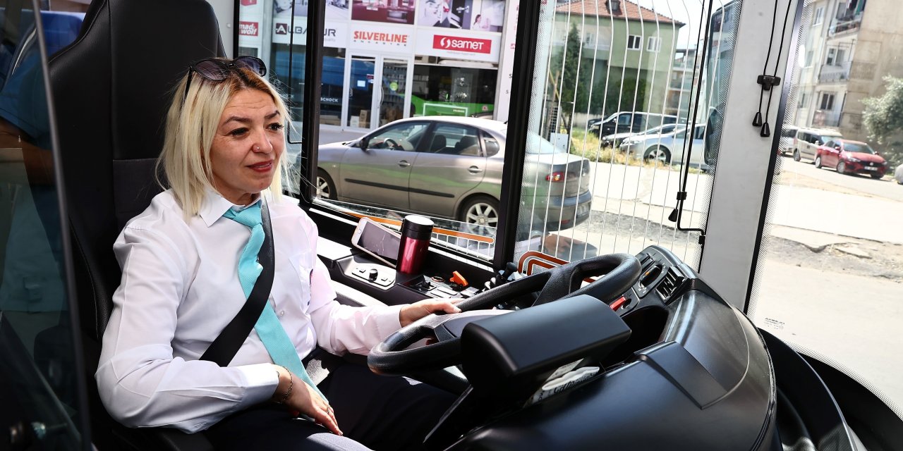 4 çocuk, 2 torun sahibi kadın otobüs şoförü olma hayaline kavuştu