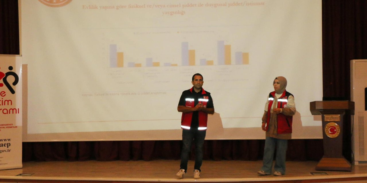 Muhtarlara kadına şiddet ve erken yaşta evlilikle mücadele semineri