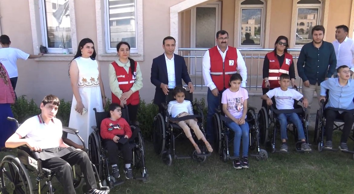 Silopi'de Kızılay'dan Tekerlekli Sandalye Desteği