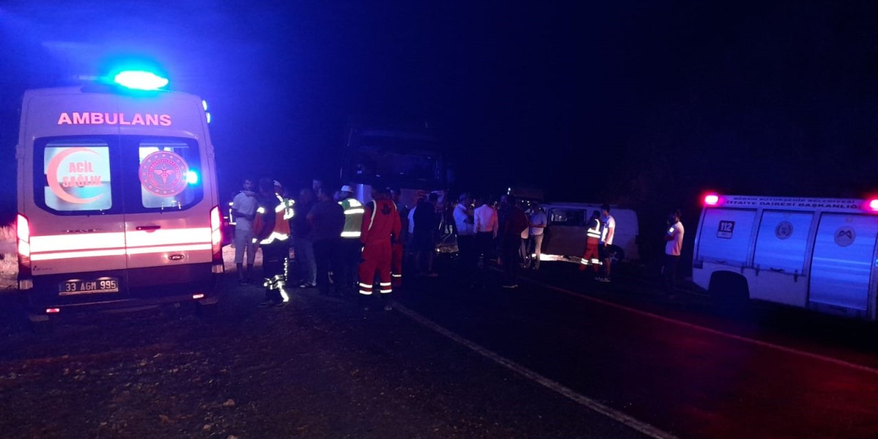 Kız İsteme Dönüşü Minibüs ve Tanker Çarpıştı: 14 Yaralı