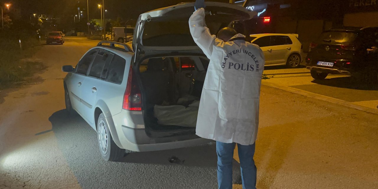 "DUR" ihtarına uymayan otomobilin içinden 17 kişi çıktı
