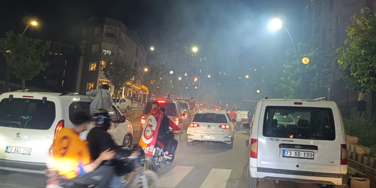 Şırnak Halkı Coşkuyla Galatasaray Şampiyonluğunu Kutluyor
