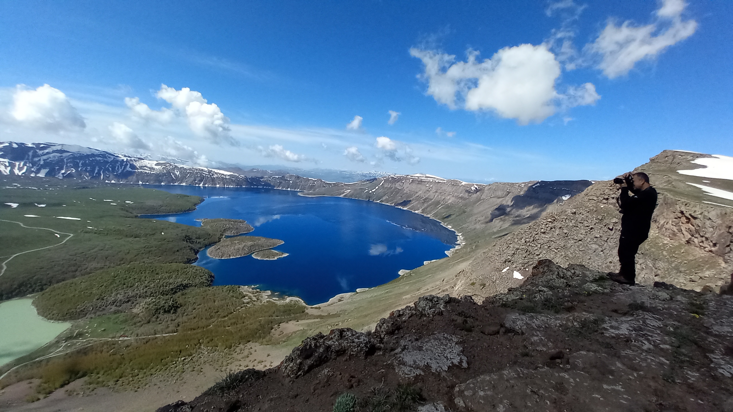 Tatvan'da  dünyanın ikinci büyük krateri olan Nemrut, zirveden görüntülendi