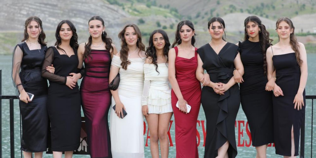 Başkan Babat, Öğrencilerin Mezuniyet Coşkusunu Büyüttü