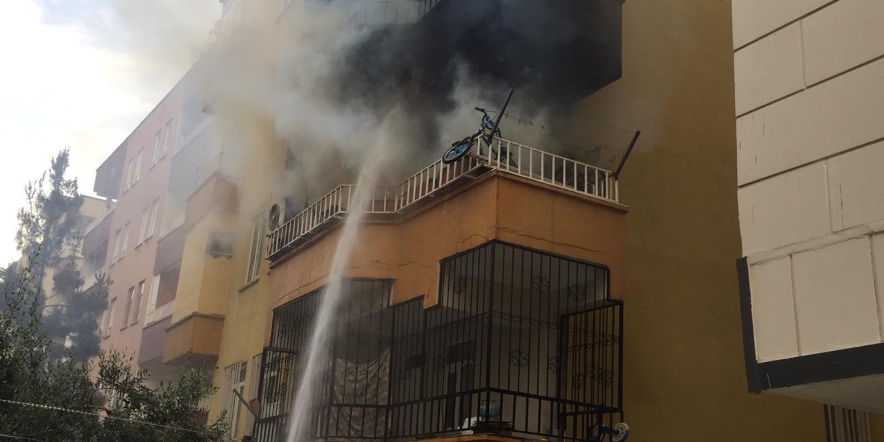 Şanlıurfa'da yangın: Mahsur kalan 8 kişi kurtarıldı