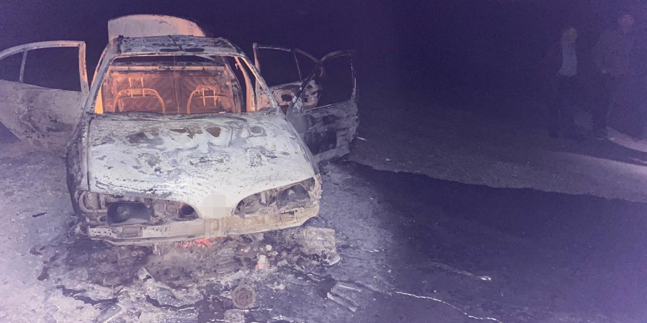 Muş'ta seyir halindeki otomobil alev aldı, 4 kişi son anda kurtuldu