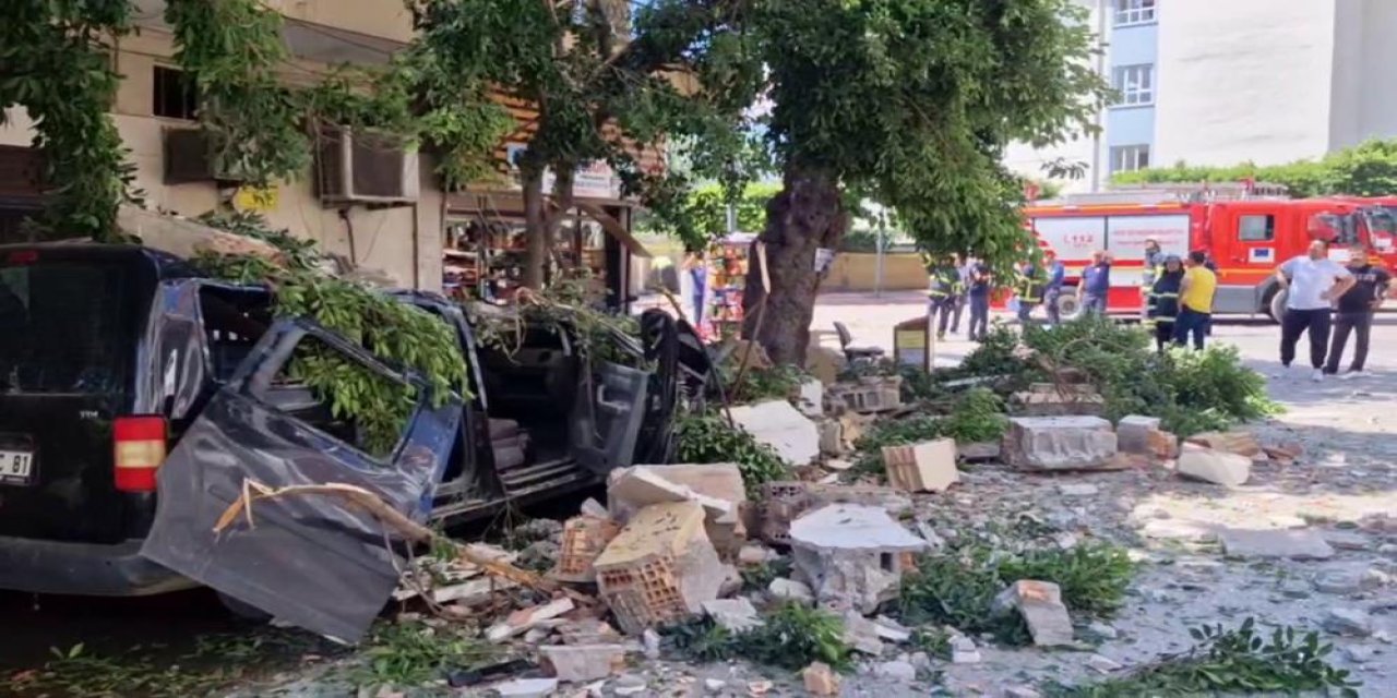 Hatay’da Şiddetli Patlama: Çok Sayıda İş Yeri, Ev ve Araç Zarar Gördü