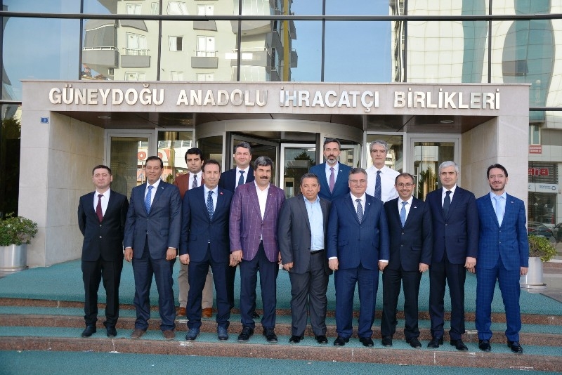 GAHİB’ten Halı Tasarımı Anasanat Dalı öğrencilerine burs