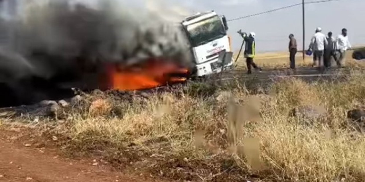 Şanlıurfa'da hafriyat yüklü kamyon cayır cayır yandı