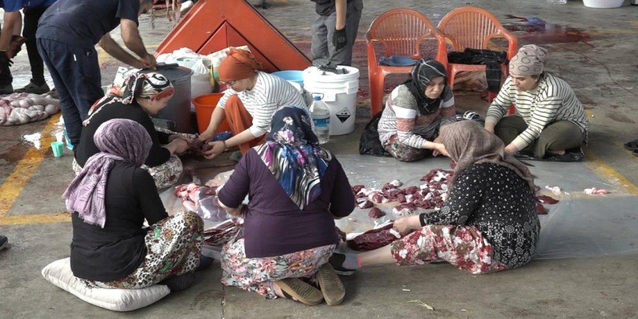 Erkeklere Taş Çıkartan Kadın Kasaplar Kurban Bayramı'nda Görev Başında